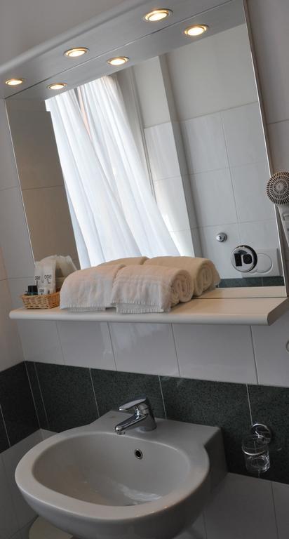 Albergo Della Corona Binasco Extérieur photo